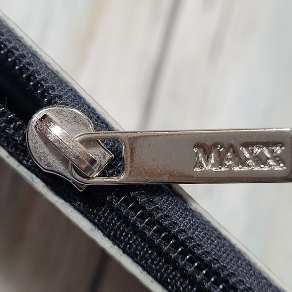 Maxx New York Pouch purse. - Picture 5 of 7
